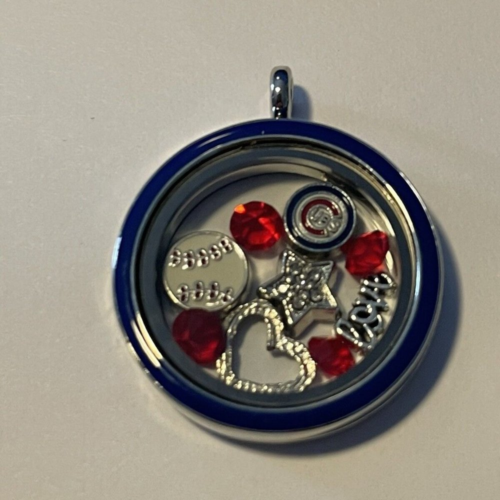 Chicago Cubs MLB Memory Locket w/ 22 in Chain NEW
